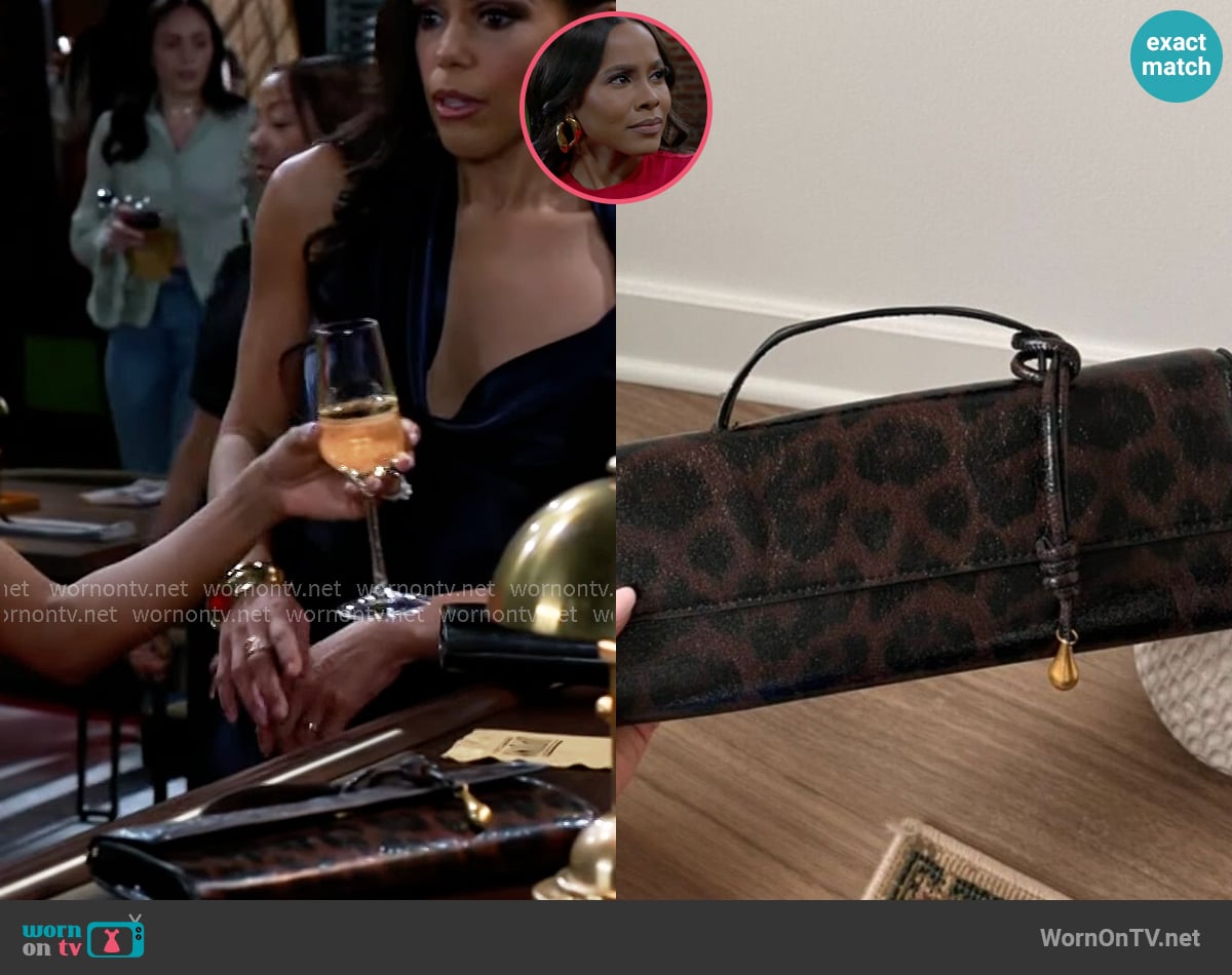 Zara Long Bag worn by Hayley Lawson (Marquita Goings) on Beyond the Gates