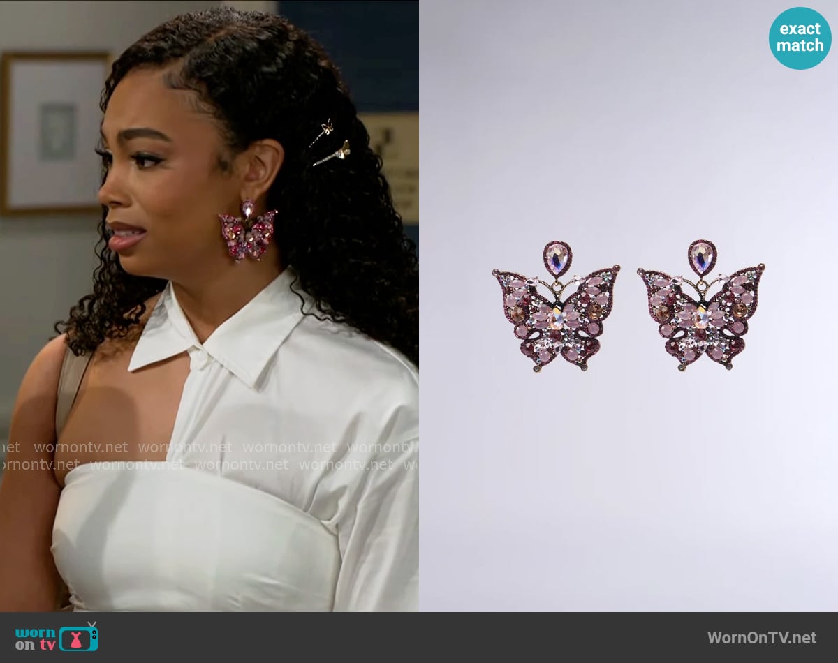 Chelsea's Akira earrings Chelsea's Akira earrings