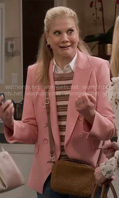 Carol's pink blazer and tan crossbody bag on Leanne