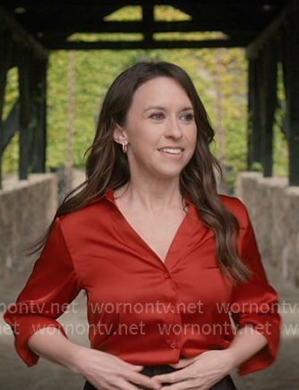 Chelsea’s red satin shirt on Paris is Always a Good Idea Chelsea’s red satin shirt on Paris is Always a Good Idea