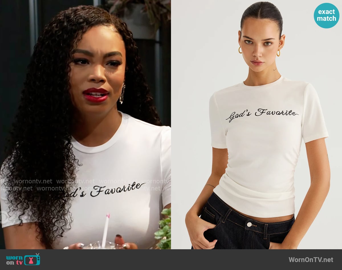 Chelsea's Commense top Chelsea's Commense top