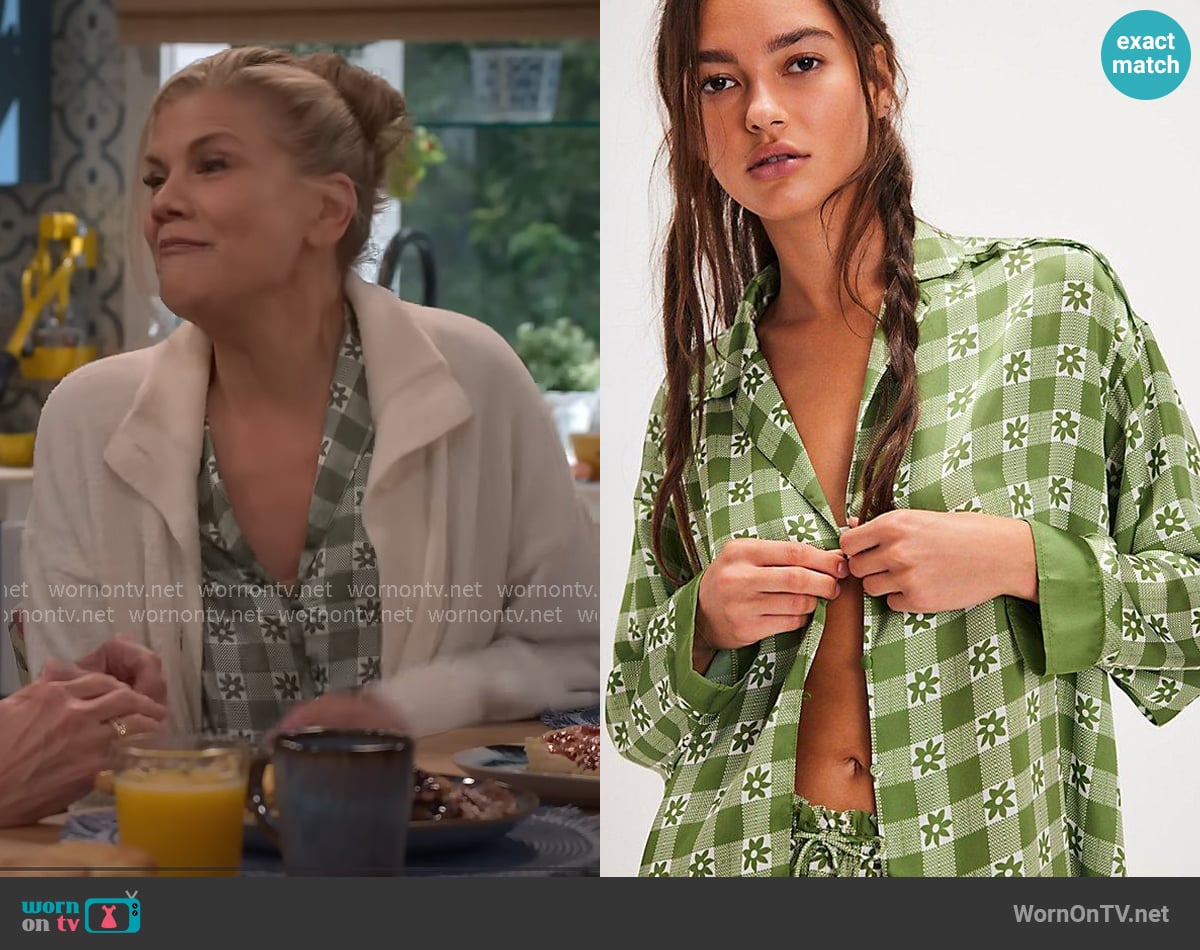 Free People Dreamy Days Pyjama in Palm Combo worn by Carol (Kristen Johnston) on Leanne