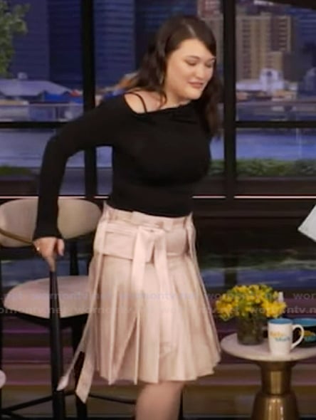 Isa Briones’s ribbon front skirt on Live with Kelly and Mark Isa Briones’s ribbon front skirt on Live with Kelly and Mark