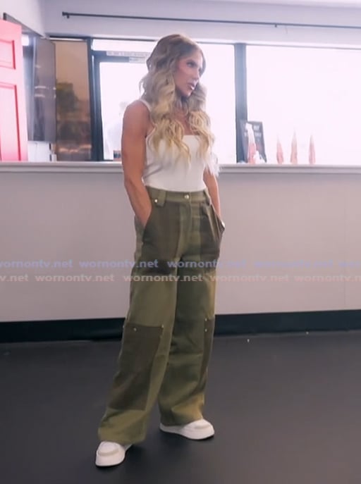 Jennifer's green colorblock pants on The Real Housewives of Orange County