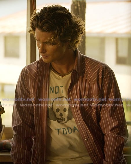 John B’s white skull graphic tee on Outer Banks John B’s white skull graphic tee on Outer Banks