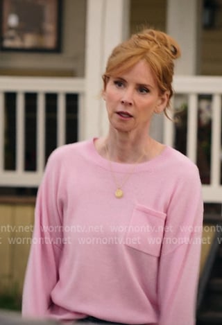Katherine’s pink pocket sweater on My Life with the Walter Boys Katherine’s pink pocket sweater on My Life with the Walter Boys