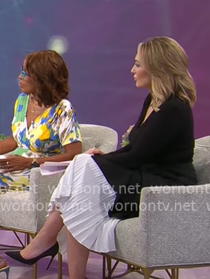 Kelly O'Grady's black and white pleated skirt on CBS Mornings