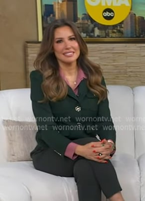 Leslie’s greenm blazer on Good Morning America