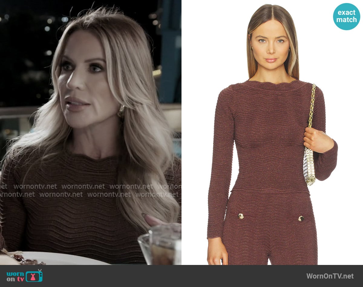 Jennifer's Retrofete top