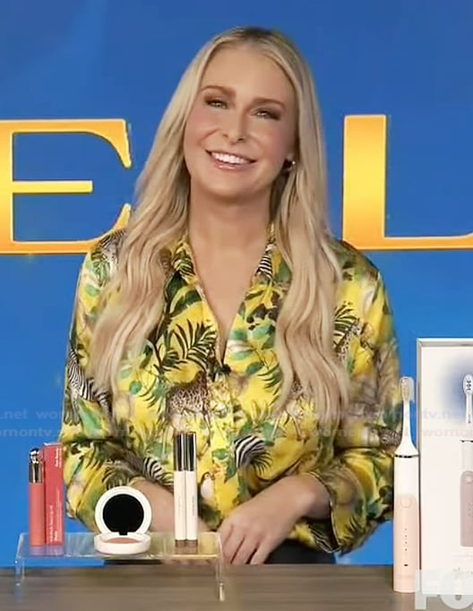 Sadie Murray’s yellow tropical print shirt on Extra Sadie Murray’s yellow tropical print shirt on Extra