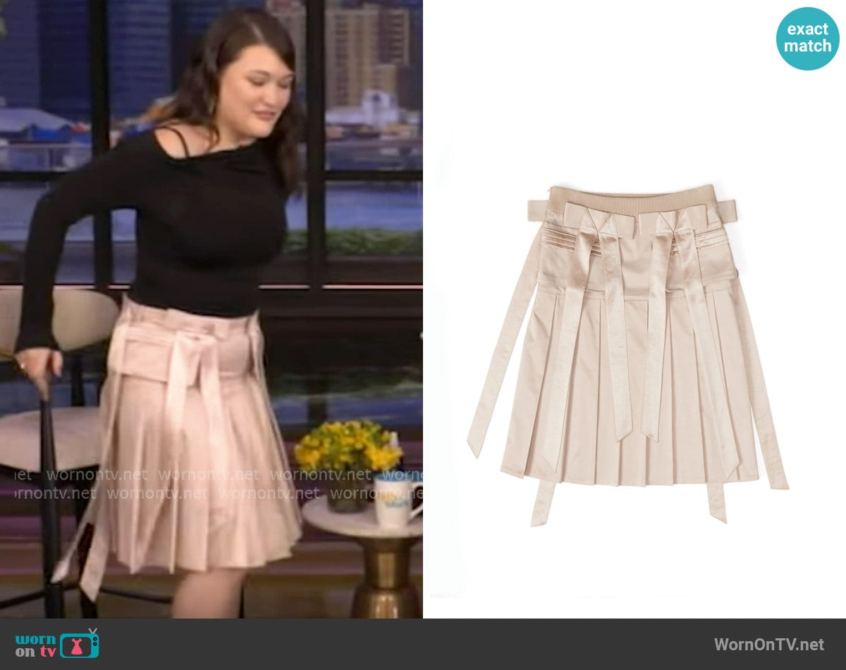 Isa Briones's Scoliosy skirt Isa Briones's Scoliosy skirt