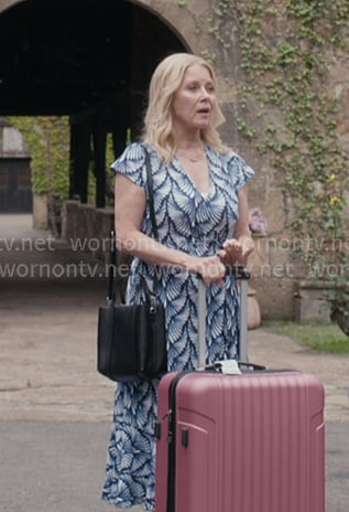 Sherrie’s blue printed v-neck dress on Paris is Always a Good Idea Sherrie’s blue printed v-neck dress on Paris is Always a Good Idea