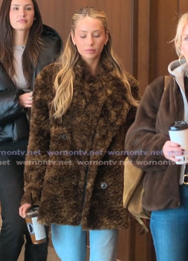 Alix's fur coat on Earle Meets World