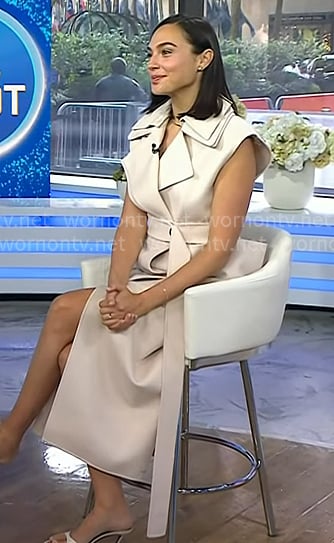 Gal Gadot's beige sleeveless coat on Today