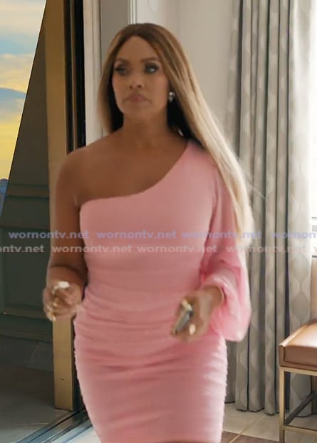 Gizelle’s pink one shoulder dress on The Real Housewives Ultimate Girls Trip Gizelle’s pink one shoulder dress on The Real Housewives Ultimate Girls Trip