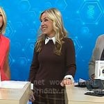 Jennifer Jolly’s brown collared sweater and plaid pants on Today Jennifer Jolly’s brown collared sweater and plaid pants on Today