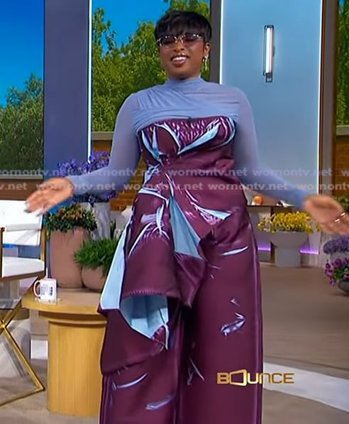 Jennifer’s burgundy abstract ruffle top and pants on The Jennifer Hudson Show Jennifer’s burgundy abstract ruffle top and pants on The Jennifer Hudson Show
