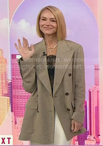 Jewel’s beige double breasted blazer on Today Jewel’s beige double breasted blazer on Today