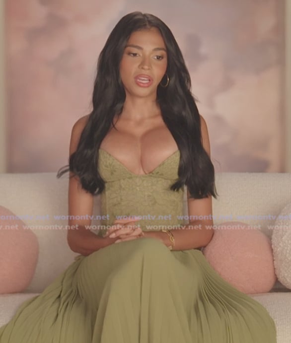 Layla's green lace confessional dress on The Secret Lives of Mormon Wives