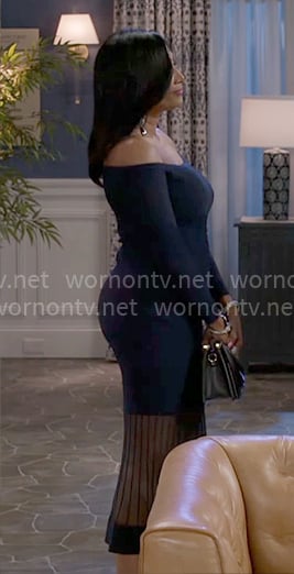 Leslie’s navy off-shoulder dress on Beyond the Gates Leslie’s navy off-shoulder dress on Beyond the Gates