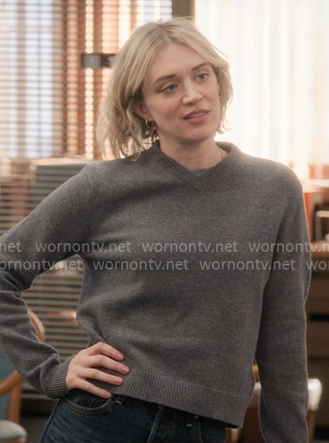 Mare’s grey v-neck sweater on The Paper Mare’s grey v-neck sweater on The Paper