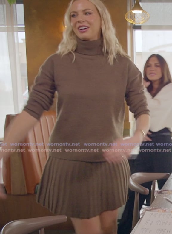 Mayci’s brown turtleneck sweater on The Secret Lives of Mormon Wives Mayci’s brown turtleneck sweater on The Secret Lives of Mormon Wives