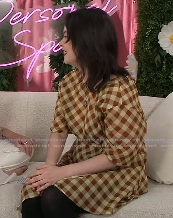 Mitski's plaid dress on The Drew Barrymore Show