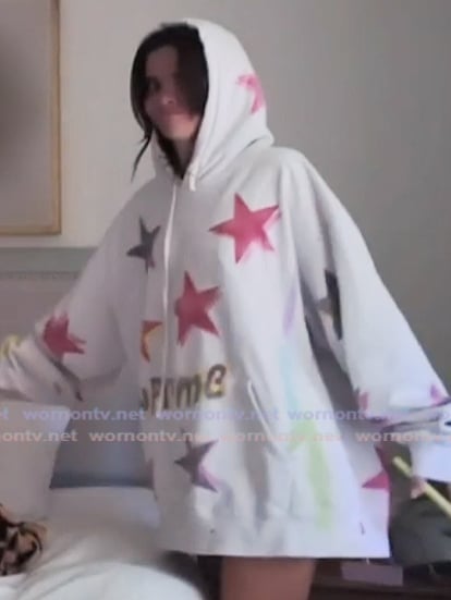 Sally’s white star print hoodie on Earle Meets World Sally’s white star print hoodie on Earle Meets World