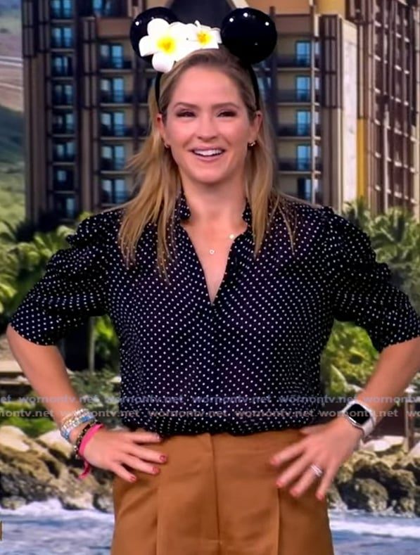 Sara’s black polka dot print short sleeve top on The View