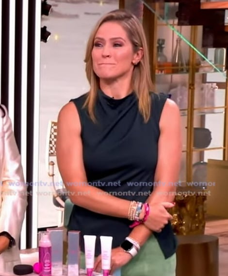 Sara’s black satin top and suede skirt on The View Sara’s black satin top and suede skirt on The View