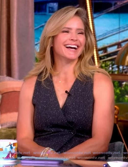 Sara’s gray wrap top and pants on The View Sara’s gray wrap top and pants on The View