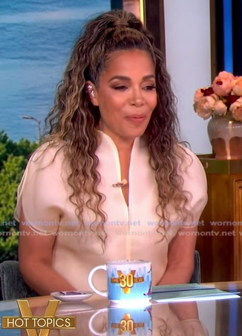 Sunny’s ivory sheer asymmetric top on The View Sunny’s ivory sheer asymmetric top on The View