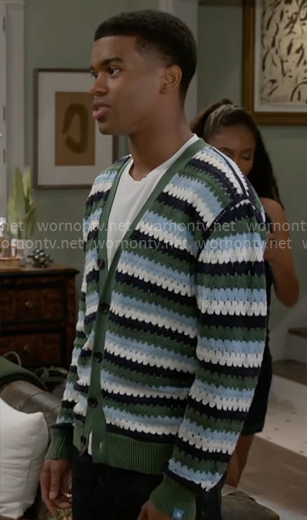 Tyrell's green crochet cardigan on Beyond the Gates