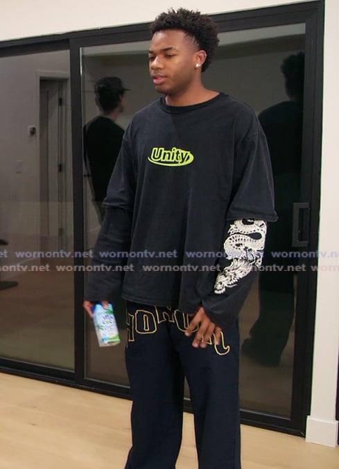 Carl Dawson’s black sweatpants and shirt on The Kardashians Carl Dawson’s black sweatpants and shirt on The Kardashians