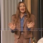 Drew’s beige suit and blue striped shirt on The Drew Barrymore Show Drew’s beige suit and blue striped shirt on The Drew Barrymore Show