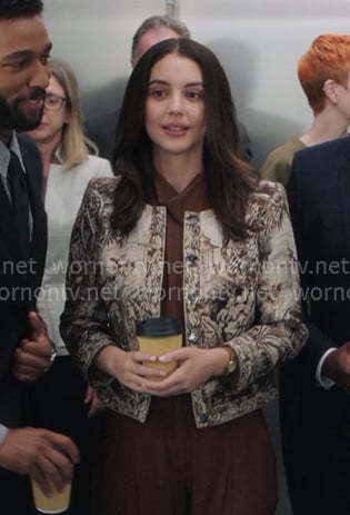 Jules’ beige tapestry jacket on Greys Anatomy Jules’ beige tapestry jacket on Greys Anatomy