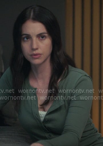 Jules’ olive green henley toop on Greys Anatomy Jules’ olive green henley toop on Greys Anatomy