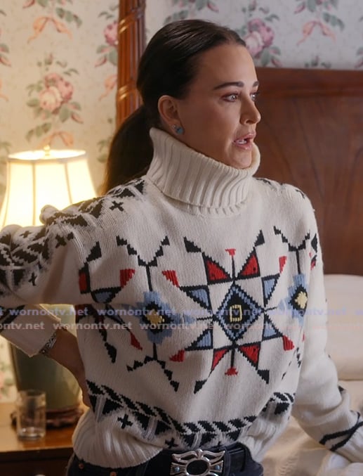 Kyle's white geometric patterned turtleneck sweater on The Real Housewives Ultimate Girls Trip