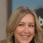 Lara's gold ring knot earrings on Good Morning America