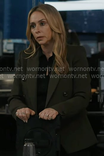 Maddie’s olive green double breasted blazer on 9-1-1 Maddie’s olive green double breasted blazer on 9-1-1