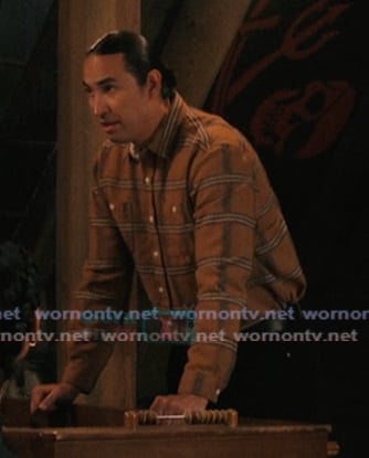 Miles's yellow plaid shirt on Marshals