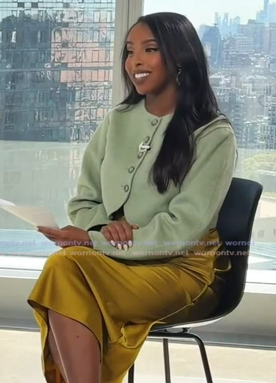 Mona’s green jacket on Extra