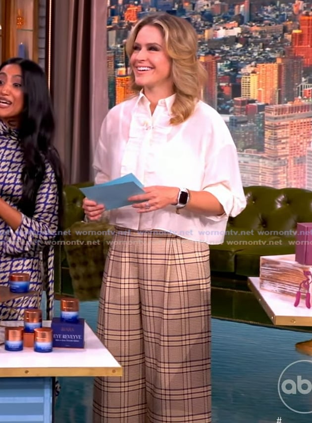 Sara's plaid pants and ruffled top on The View