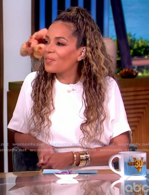 Sunny’s white short sleeve dress on The View Sunny’s white short sleeve dress on The View