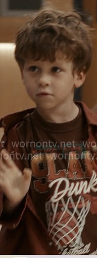 Theo's brown dunk print tee on 9-1-1