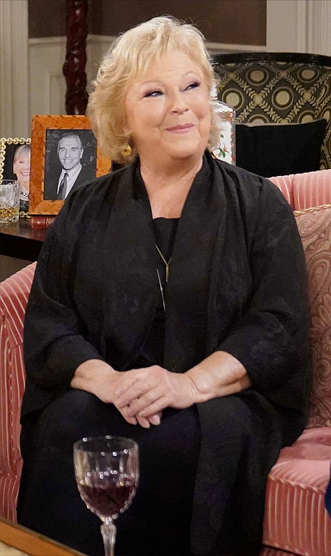 Traci’s black kimono on The Young and the Restless Traci’s black kimono on The Young and the Restless