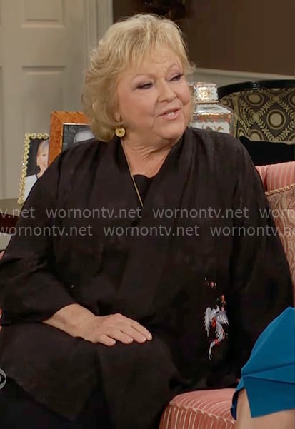 Traci's black kimono on The Young and the Restless