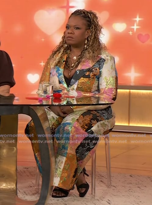 Yamaneika Saunders’s patchwork print blazer and pants on The Drew Barrymore Show Yamaneika Saunders’s patchwork print blazer and pants on The Drew Barrymore Show